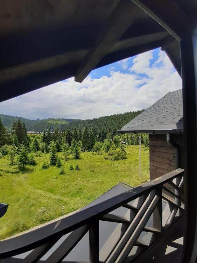 Black Chalet Буковель Экстерьер фото